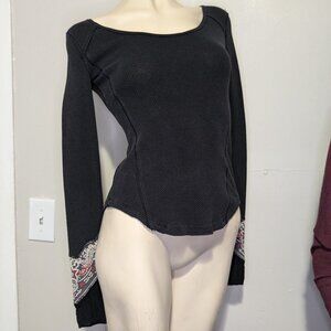 We the Free Black Thermal Top XS GUC